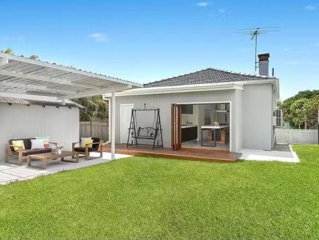 83 Bayview Street, Bexley House for rent Listed by Riley Cowp.