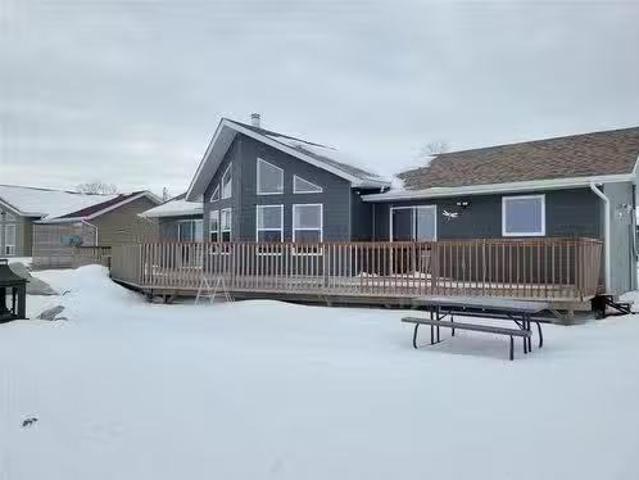 83 Beckville Beach Drive, Alonsa, MB, R0H 0B0 house for sale.