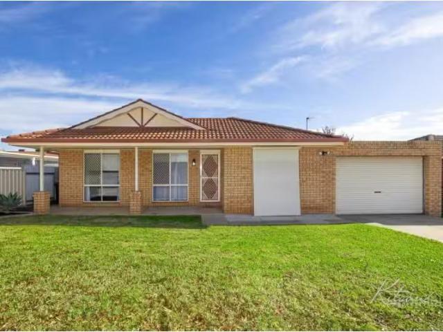 83 Dalman Parkway, Glenfield Park House for rent Listed by Pr.