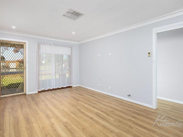 83 Dalman Parkway Glenfield Park NSW