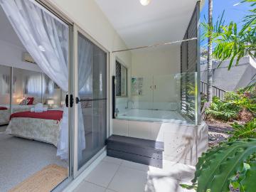 8/3 Deloraine Close Cannonvale, QLD 4802