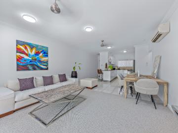8/3 Deloraine Close Cannonvale, QLD 4802