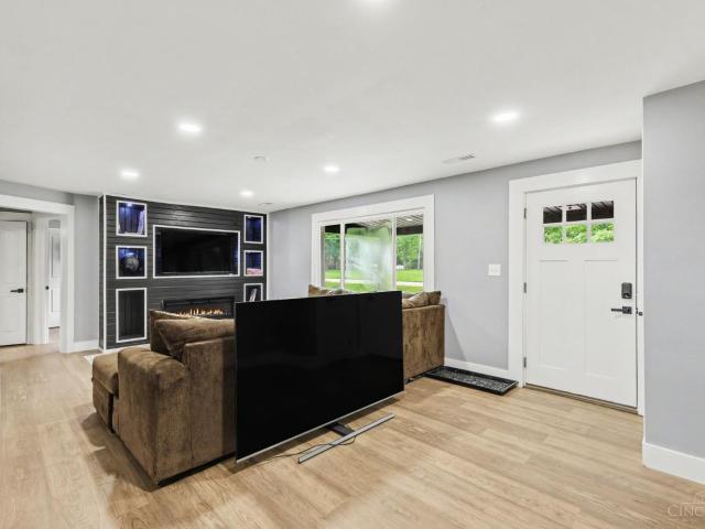 83 Hamer Road
