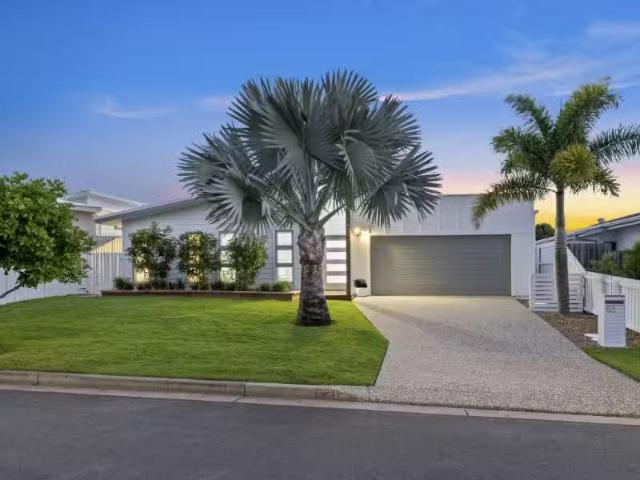 83 Laceflower parade, Casuarina House for rent Listed by Moll.