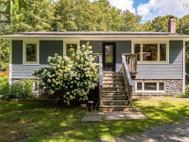 83 Lakecrest Drive, East Uniacke, NS, B0N 1Z0 house for sale | Listing ID 202622 | Royal LePage