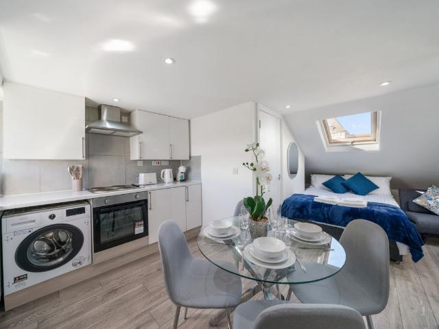 83 Mitcham Road SW17, 1 bed flat to rent, £1,800 pcm | PrimeLocation