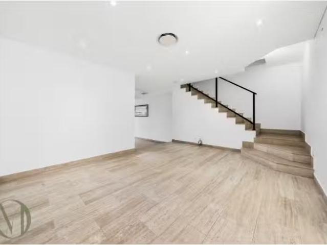 83 Pandora Street, Greenacre House for rent Listed by Leila R.