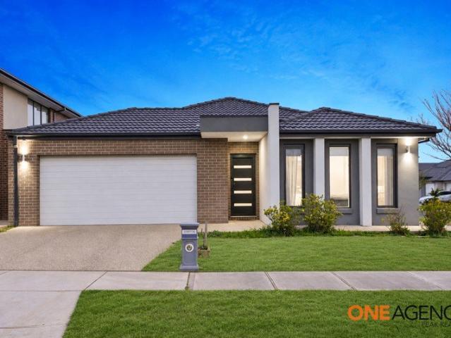 83 PLAYFIELD DRIVE, TRUGANINA SOPHISTICATED FAMILY LIVING WALKING DISTANCE TO GARANG WILAM PRIMARY SCHOOL