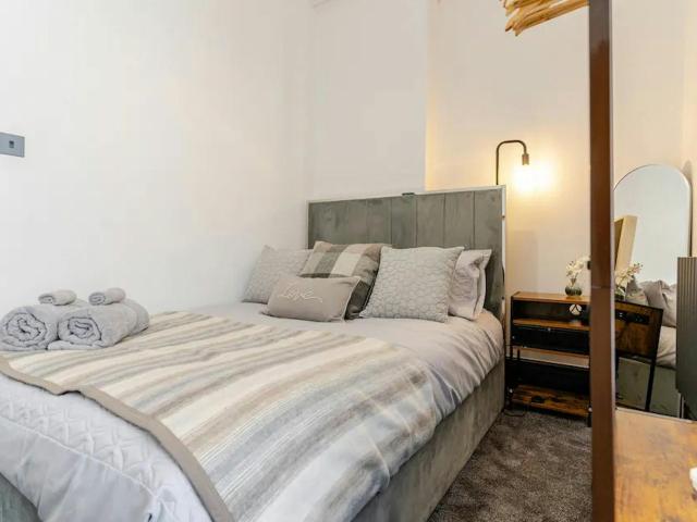 83 Sandford Road, Wake Green, B13 9DX, United Kingdom | 2 bed apartment for rent #160136452 | Rentberry