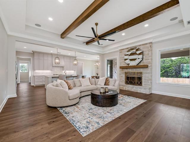 8005 Bee Cave Road