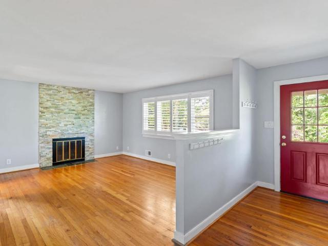 8005 Washington Ct