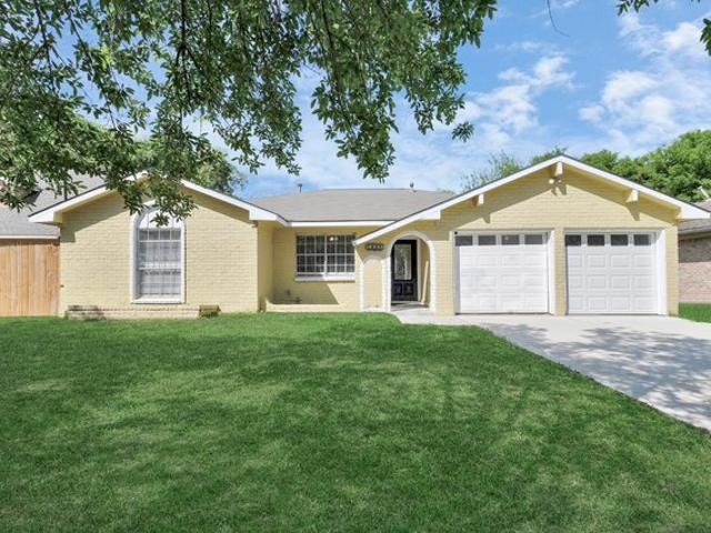 8006 Shiner Ln, Houston, TX 77072