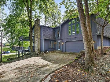 8002 N Lakeview Drive