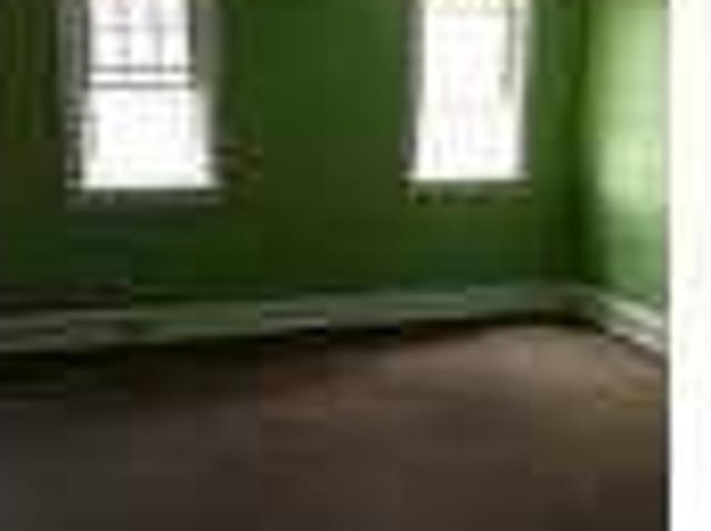 $800 / 3br 1100ftÂ² 3 BEDROOM UPPER $800 PLUS ELECTRIC