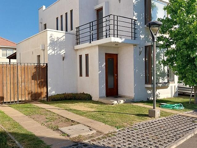 $ 800.000 Casa en Arriendo en Talagante 3 dormitorios 3 baños / Gestión y Propiedad