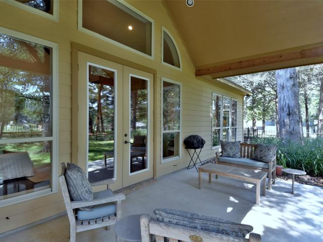 800 1 N Falls Dr