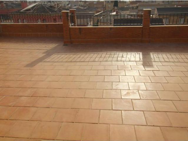 800€ Ático con amplia terraza soleada