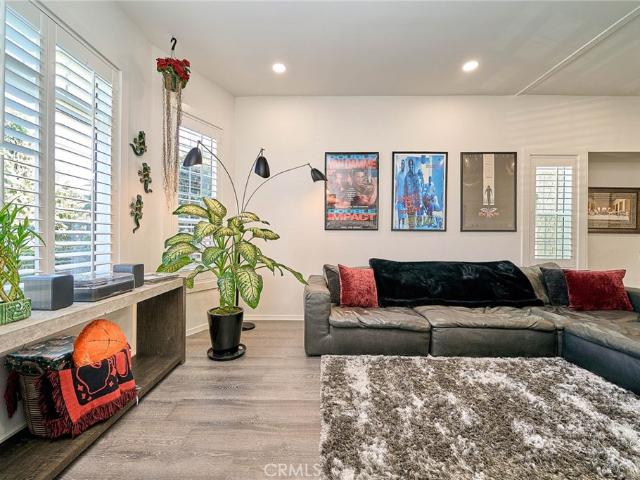 800 E 27th St, Los Angeles, CA 90011 | MLS #IG26044