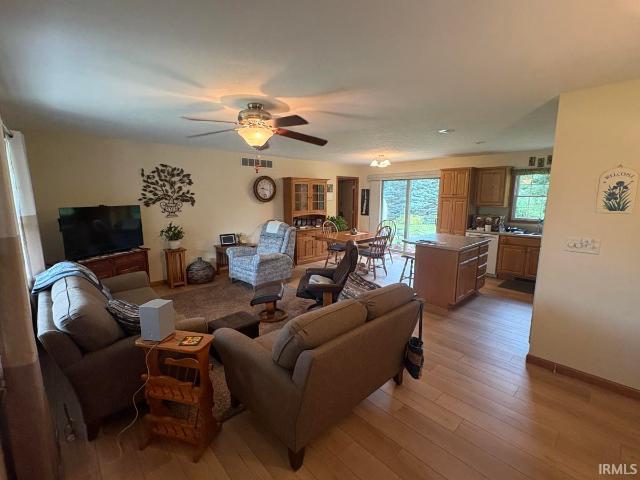 800 E Country Lane