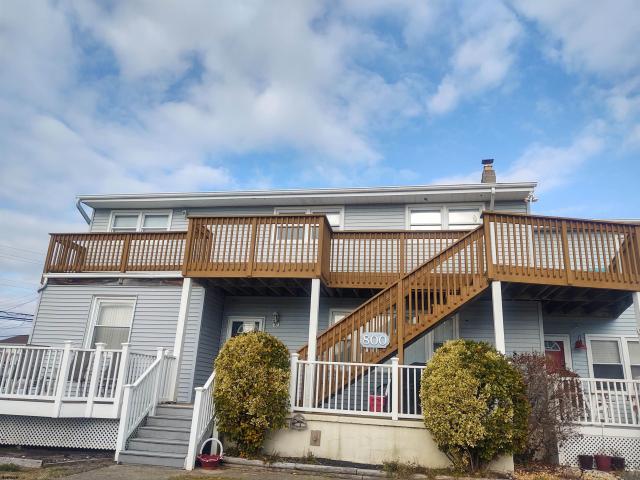 800 East Beach Ave, 3 beds, 2 full baths