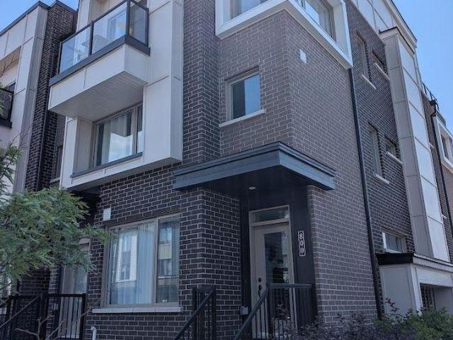 800 Kiniw Private Ottawa, ON K1K5A3