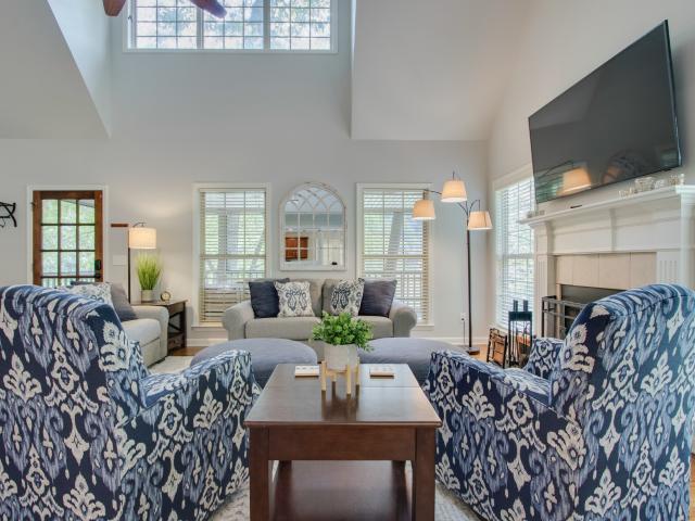 800 Harbor Dr