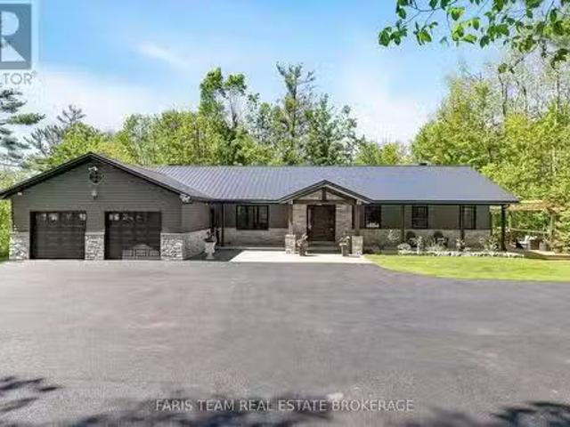 800 Mount St. Louis Road W, Oro Medonte, ON, L0L 1V0 house f.