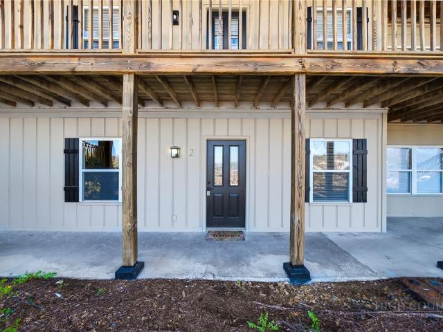 800 Meadowview Drive 2