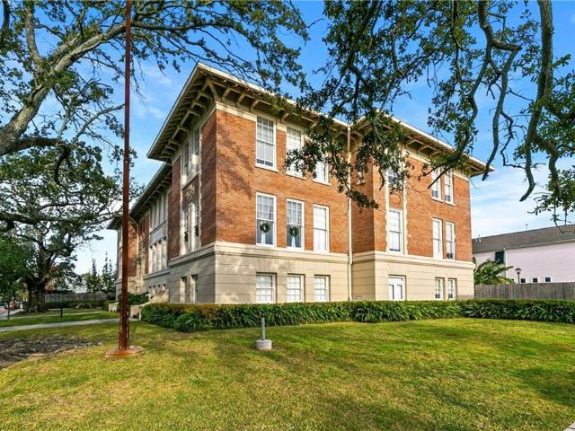800 N Rendon Street # 102
