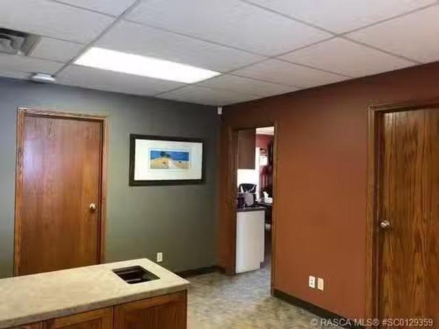 800 South Railway Avenue West, Drumheller, AB, T0J 0Y0 comme.