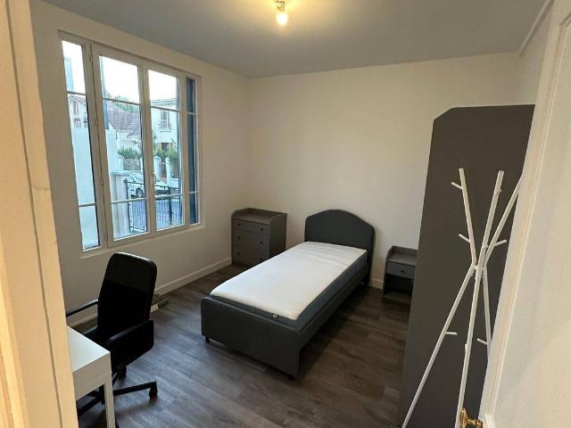 800€ par chambre, Maison meublée, 2 chambres, clim, métro13 à 5 minutes,cuisine équipée.Refait à neuf