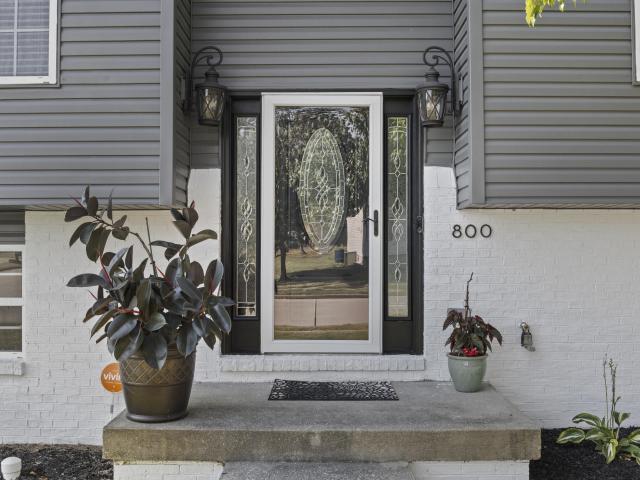 800 Pinoak Drive
