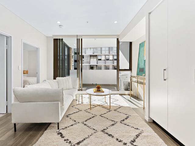 $800 PW MODERN 1 BEDROOM APARTMENT, AMENITIES INCLUDED!