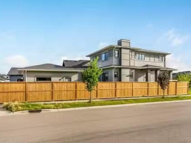 800 Reynolds Manor Sw, Airdrie, AB, T4B 5G2 house for sale.