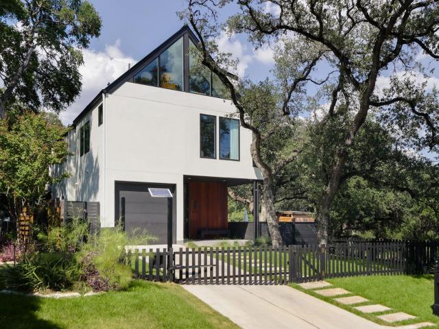 800 W James St