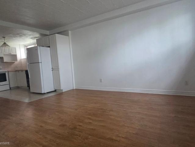 8014 Rue George, Montréal LaSalle, QC H8P