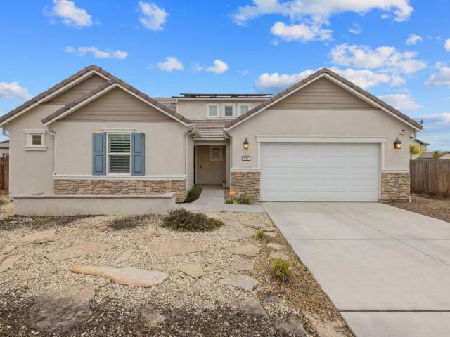 801 Howard St, Kingsburg, CA 93631 | MLS #242039