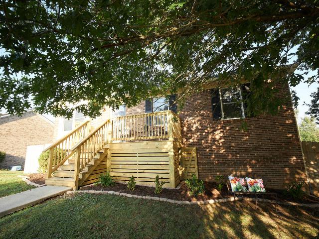 801 Woodspointe Way
