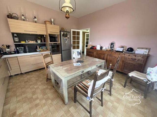 80240 EXCLUSIVITE Maison de maitre à vendre
