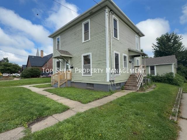 820 1st Ave E Unit, 2 beds, 1 full bath