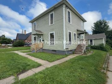 802 1st Ave E Unit, 2 beds, 1 full bath