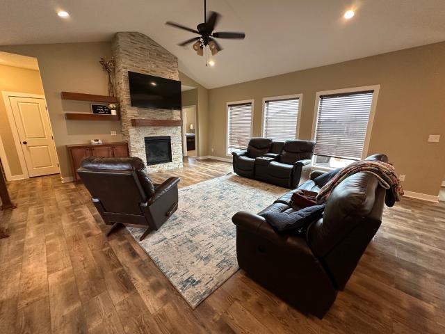 802 N 10th Avenue
