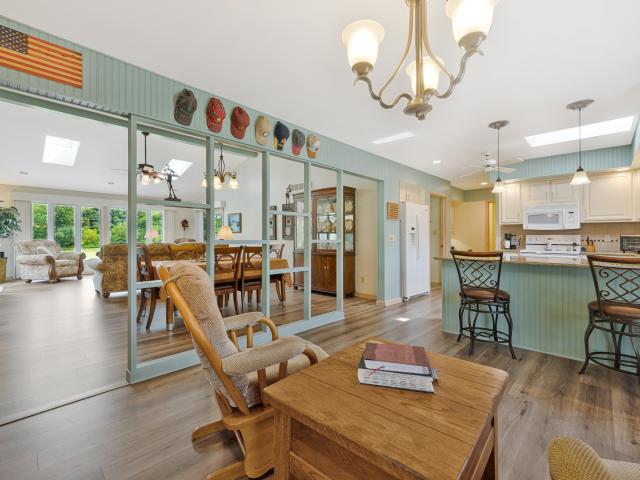 802 S Snow Ball Lane