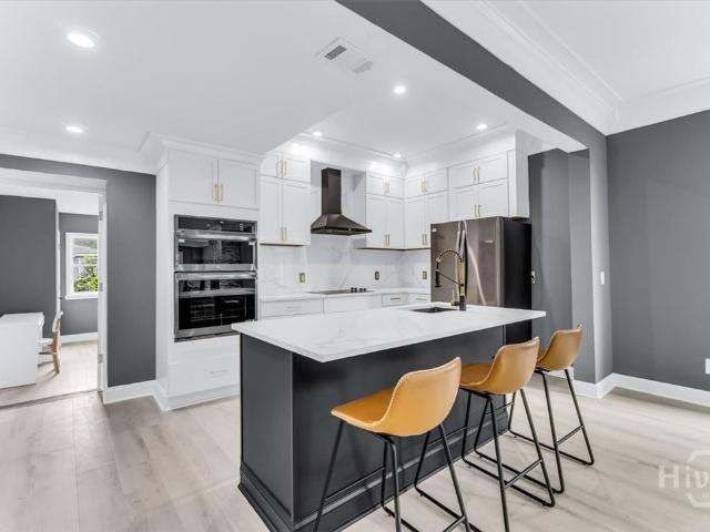 802 W 44th Street