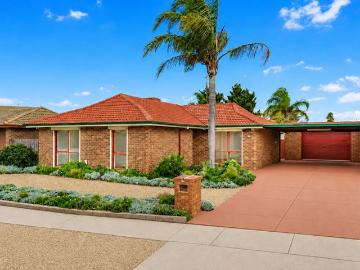 802SQM/ Walking Distance to Werribee Plaza/ Cambridge Estate!