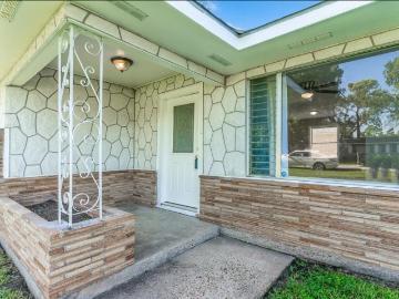 8038 Woodlyn Rd, Houston, TX 77028 | MLS #91631