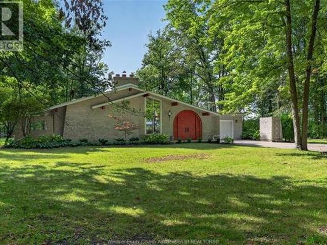 8030 County Rd 15, Essex, ON, N8M 2X6 house for sale | Listing ID 26022 | Royal LePage