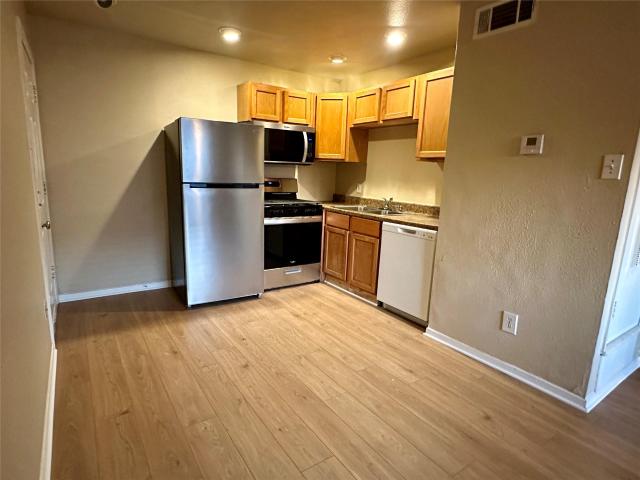 803 W 28th St # 106