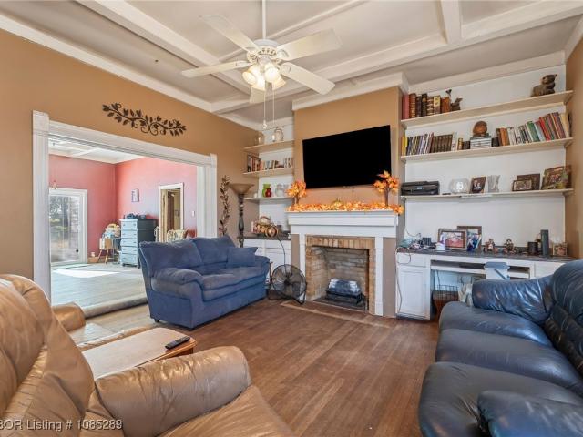 803 W School Street