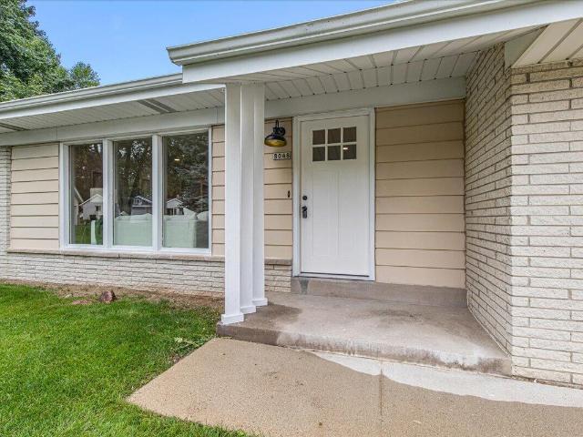 8048 N Greenview Ct